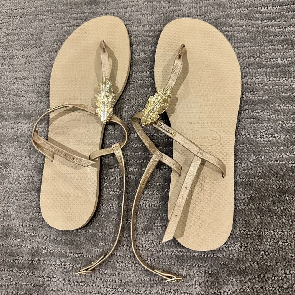 Havaianas You Riviera Gold Leaf Sandals - Picture 3 of 5
